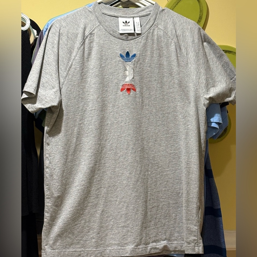 Adidas Gray T-Shirt with Blue and Red Logo med